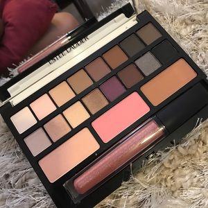 New Estée Lauder face palette with lipgloss